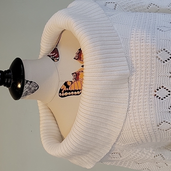 Croft & BARROW off-white cowl neck sweater. Size is 1X. Nice pattern. - Picture 5 of 8